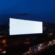 Светодиодный экран на площадке Дворца культуры «Шахтер». Осинники